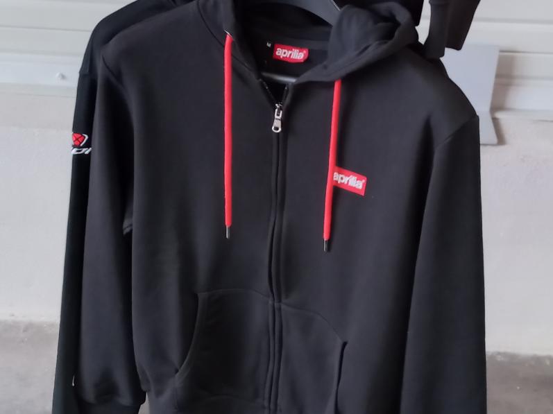SWEAT-SHIRT A CAPUCHE NOIR
